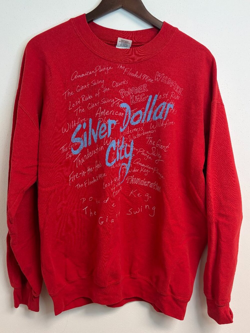 Silver Dollar City Red Sweatshirt Crew Neck L Gildan Heavy Blend Cotton Long
